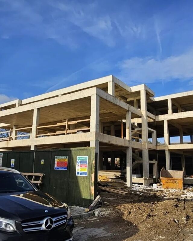 Mid week progress update! One of our RC concrete frame designs well underway. Swipe to see the drone view, because who doesn't like a good drone view? - Maidenhead

#structuralengineering #concrete #steel #reinforcedconcrete #Engineering #england #Architecture #design #drone #dronephotography #Construction